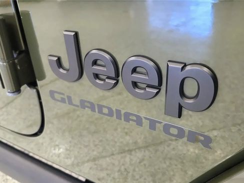 Used 2022 Jeep Gladiator Sport AWD/4WD image 18