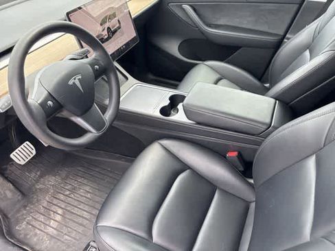 Used 2022 Tesla Model Y Performance image 9