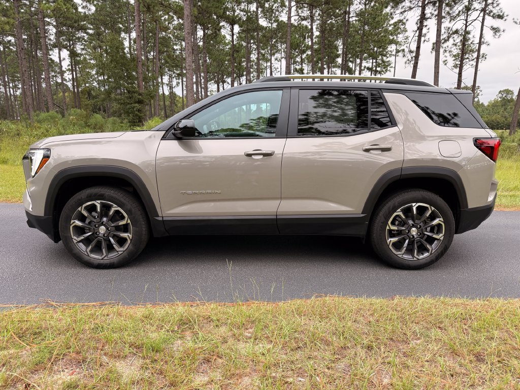 New 2027 GMC Terrain Elevation w/ Elevation Premium Package FWD image 2