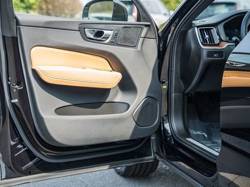 Used 2023 Volvo XC60 B5 Ultimate w/ Climate Package image 37