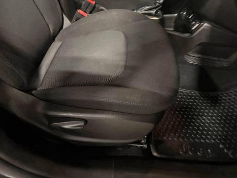 Used 2021 Jeep Renegade Sport image 9