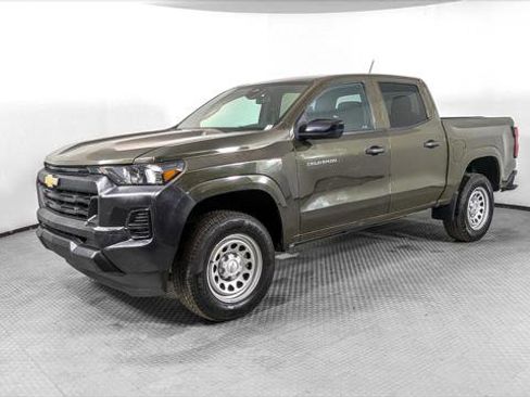 Used 2024 Chevrolet Colorado W/T image 2