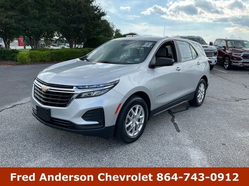 Used 2022 Chevrolet Equinox LS FWD image 1