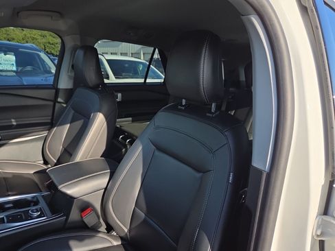 Used 2024 Ford Explorer XLT w/ Equipment Group 202A AWD/4WD image 13