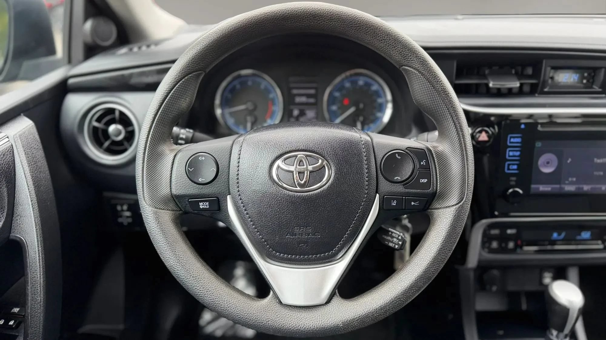 Used 2017 Toyota Corolla LE w/ Carpet Mat Package (TMS) FWD image 22