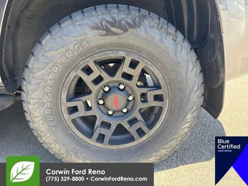 Used 2022 Toyota 4Runner SR5 Premium w/ Moonroof Package AWD/4WD image 21