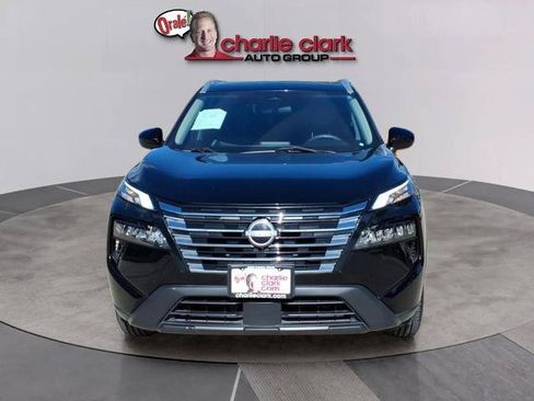 Certified 2024 Nissan Rogue SV w/ SV Premium Package FWD image 8