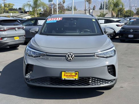 Certified 2025 Volkswagen ID.4 Pro RWD image 2