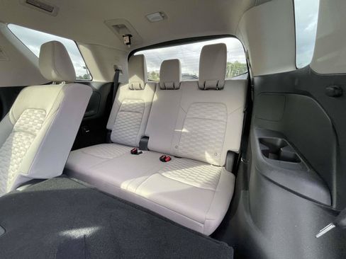 Used 2022 Nissan Pathfinder SV AWD/4WD image 13