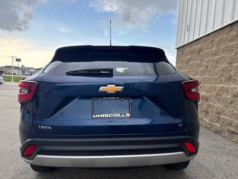 Used 2024 Chevrolet Trax LT w/ Sunroof Package FWD image 6