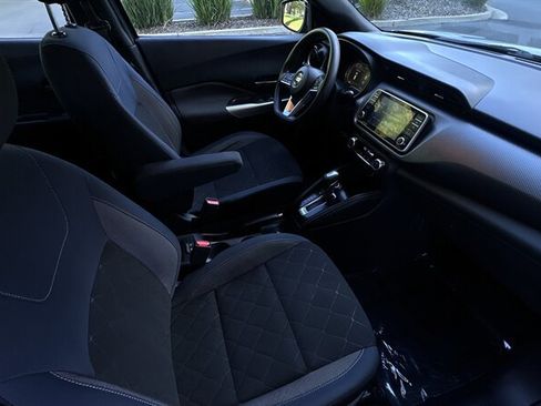 Used 2018 Nissan Kicks SV FWD image 17