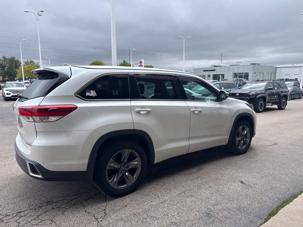 Used 2017 Toyota Highlander Limited Platinum AWD/4WD image 3