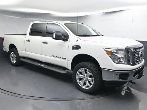 Used 2019 Nissan Titan SV w/ SV Convenience Package AWD/4WD image 1