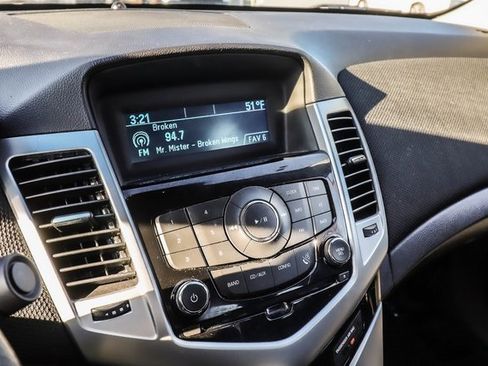 Used 2016 Chevrolet Cruze LT image 7