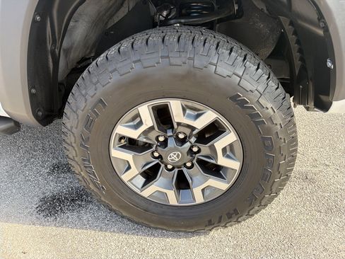 Used 2023 Toyota Tacoma TRD Off-Road w/ Black Out Package (TMS) AWD/4WD image 13