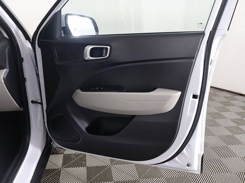 Used 2024 Hyundai Venue SEL image 22