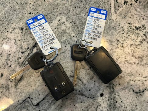 Used 2018 GMC Sierra 1500 SLE w/ SLE Value Package AWD/4WD image 12
