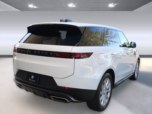 Used 2024 Land Rover Range Rover Sport SE image 9