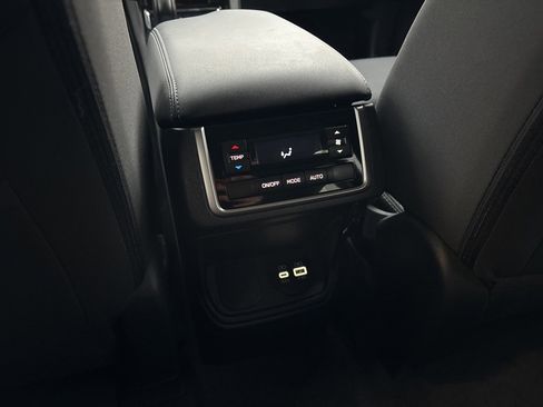 Certified 2025 Subaru Ascent Premium image 25