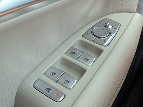 Used 2025 Genesis G70 2.5T RWD image 23