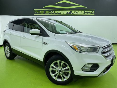 Used 2017 Ford Escape SE image 1