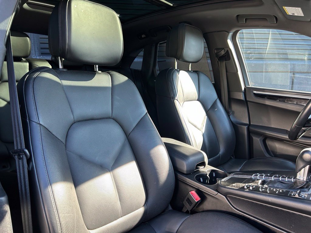 Certified 2020 Porsche Macan AWD/4WD image 21