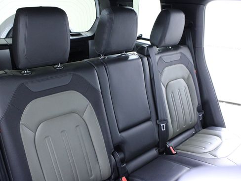 Used 2021 Land Rover Defender 110 X-Dynamic HSE image 14