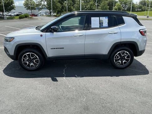 Used 2024 Jeep Compass Trailhawk AWD/4WD image 10
