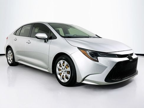 Used 2020 Toyota Corolla LE FWD image 2