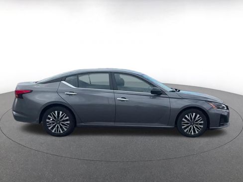 Used 2025 Nissan Altima 2.5 SV image 16