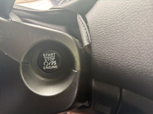 Used 2022 Jeep Renegade Latitude AWD/4WD image 29