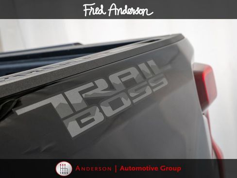 Used 2025 Chevrolet Silverado 1500 LT Trail Boss w/ Convenience Package II AWD/4WD image 6