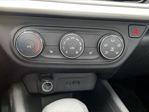 Used 2024 Chevrolet Trax RS w/ Sunroof Package image 20