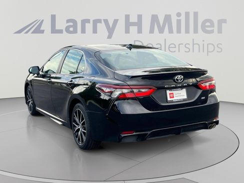 Used 2024 Toyota Camry SE FWD image 3