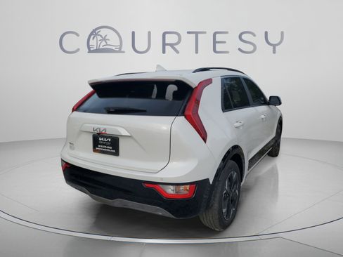 New 2026 Kia Niro Wind FWD image 3