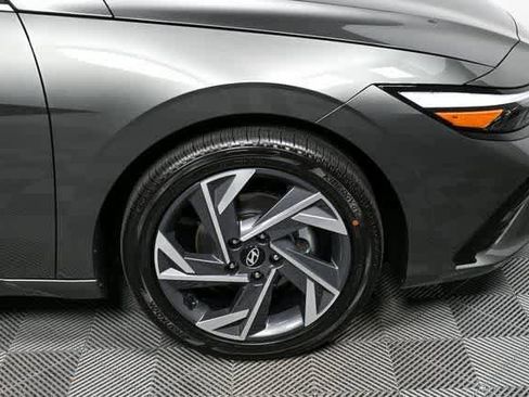 New 2026 Hyundai Elantra Limited image 29