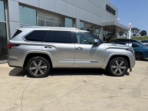 Used 2023 Toyota Sequoia Capstone AWD/4WD image 9