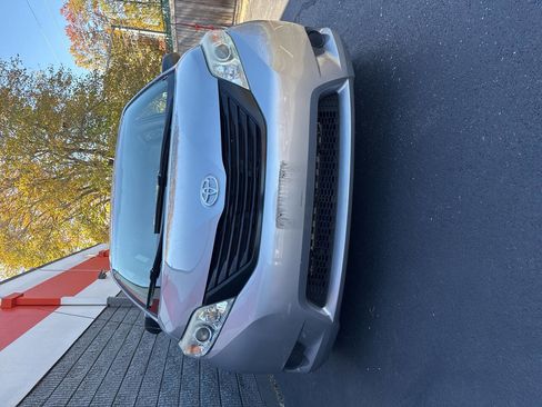 Used 2012 Toyota Sienna image 19