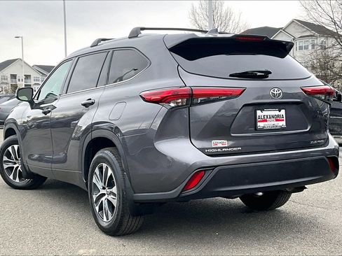 Used 2022 Toyota Highlander XLE image 11