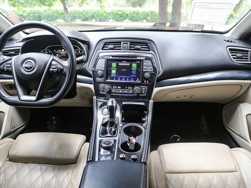 Used 2023 Nissan Maxima Platinum w/ Sport Mat Group FWD image 10