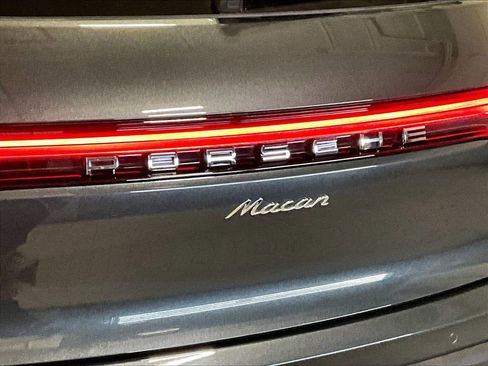 Used 2025 Porsche Macan image 33
