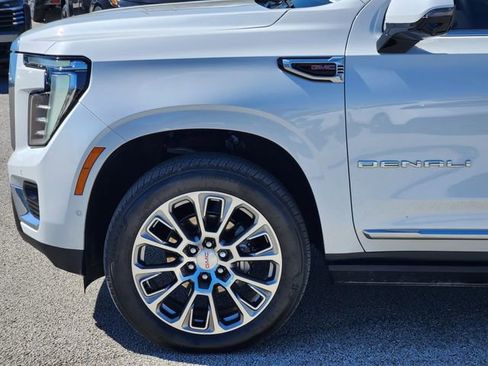 Used 2025 GMC Yukon XL Denali w/ Sun & Power Step Package image 5