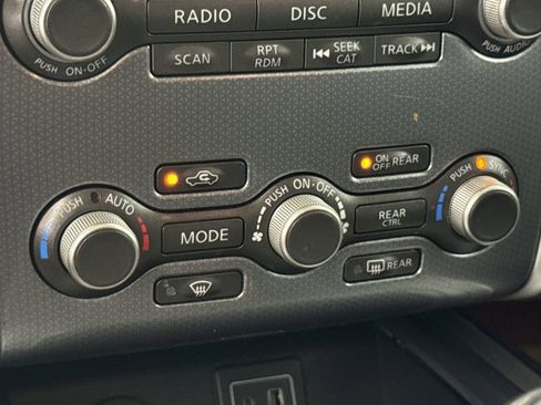 Used 2019 Nissan Pathfinder SL image 23