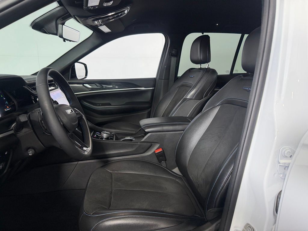 Used 2023 Jeep Grand Cherokee Trailhawk w/ Luxury Tech Group III AWD/4WD image 22