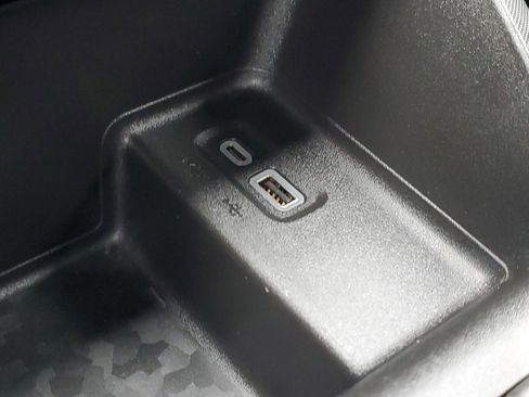 Used 2024 Chevrolet Colorado W/T image 21