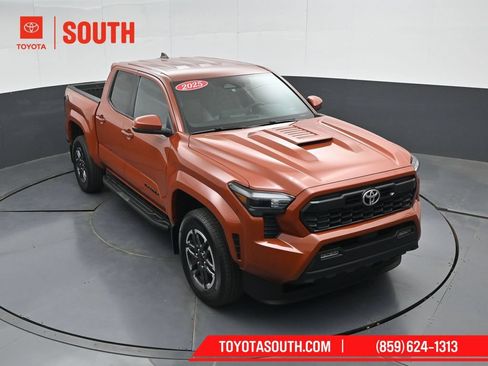 Used 2025 Toyota Tacoma TRD Sport w/ TRD Sport Upgrade Package AWD/4WD image 46