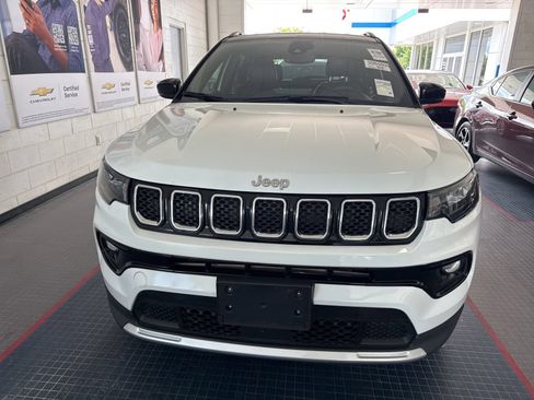 Used 2023 Jeep Compass Limited AWD/4WD image 2