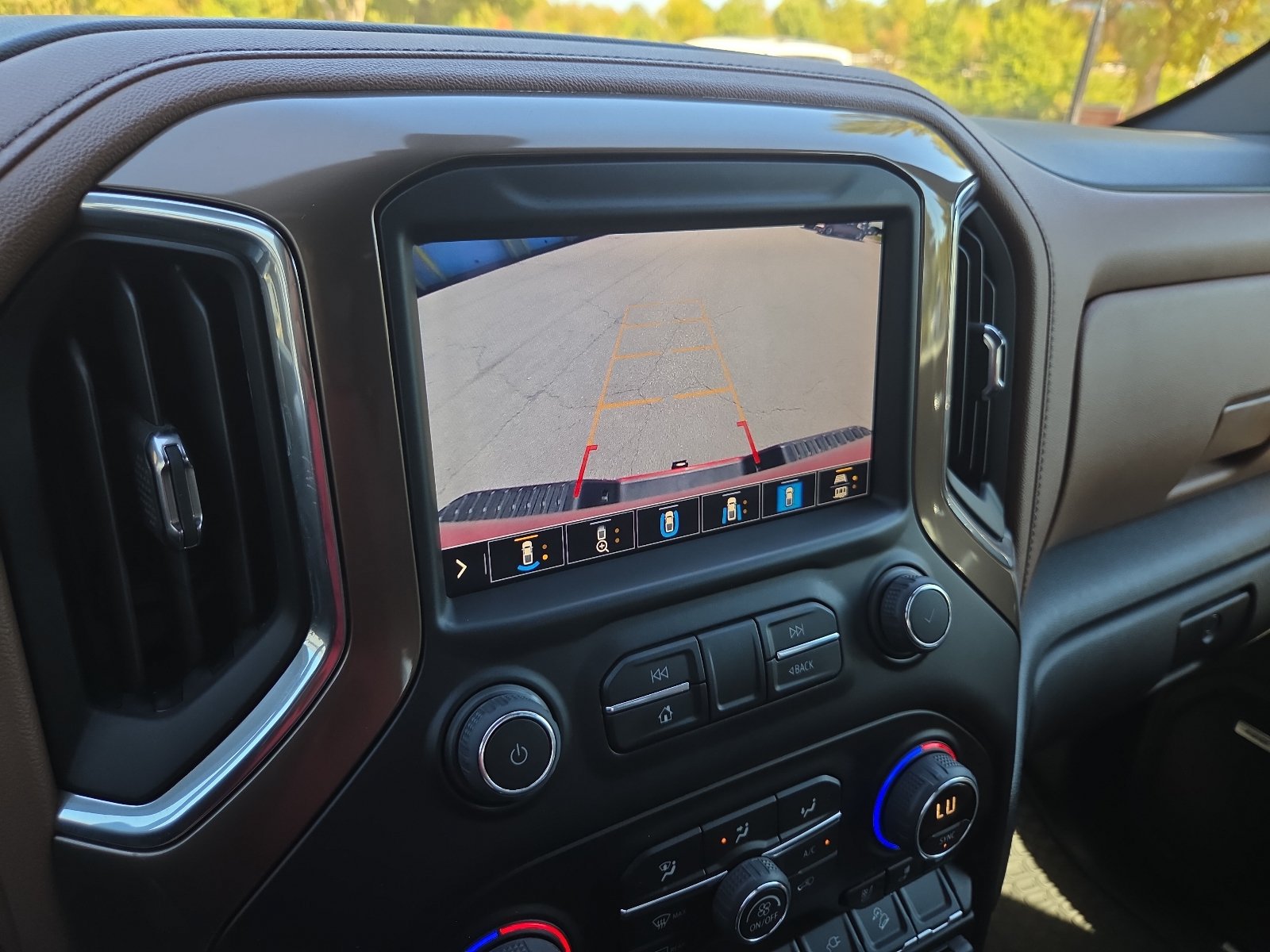 Used 2022 Chevrolet Silverado 2500 High Country w/ Z71 Off-Road Package AWD/4WD image 17