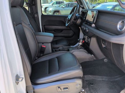 Used 2024 Jeep Wrangler Unlimited Sahara AWD/4WD image 25
