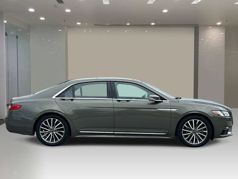 Used 2017 Lincoln Continental Select w/ Climate Package AWD/4WD image 5